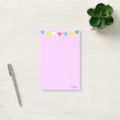 Meerkleurige vlaggen en kalligrafie op violet post-it® notes (Kantoor)