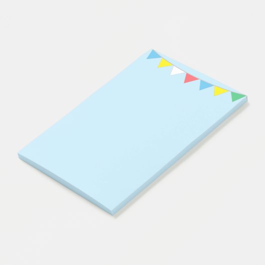 Meerkleurige vlaggen op lichtblauw post-it® notes (Schuin)