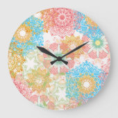 Meerkleurige wandklok met bloemen (Voorkant)