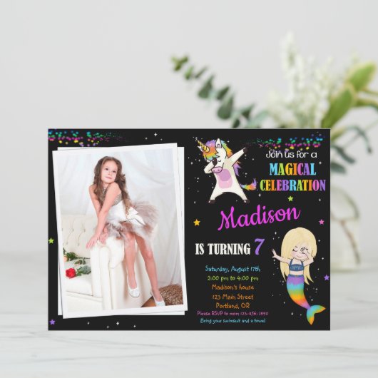 Meermaid en Unicorn-verjaardagsuitnodiging Dabbing Kaart (Staand voorkant)