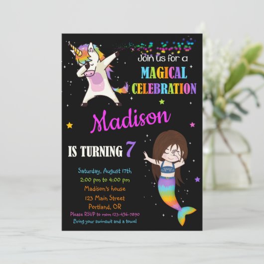 Meermaid en Unicorn-verjaardagsuitnodiging Dabbing Kaart (Staand voorkant)