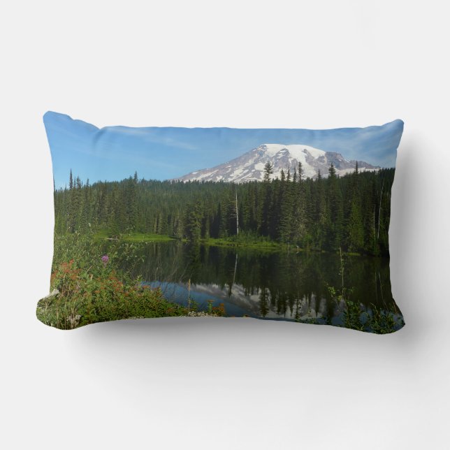 Meerreflectie van Mount Rainier met wilde bloemen Kussen (Voorkant)