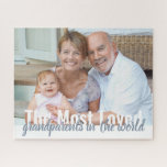 Meest geliefde grootouders Persoonlijke foto Legpuzzel<br><div class="desc">Creëer uw eigen foto-puzzel met één van uw favoriete foto's. De moderne,  overmaatse typografie is volledig bewerkbaar en luidt momenteel "De meest geliefde grootouders in de wereld". Het fotomalplaatje is klaar voor u om uw afbeelding toe te voegen,  dat in landschapsformaat wordt getoond.</div>