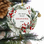 Meest geliefde oma ooit feestelijke krans Kerstmis Keramisch Ornament<br><div class="desc">Laat oma weten hoe geliefd ze is dit vakantieseizoen met deze prachtige waterverf botanische feestelijke krans versierd met winterbladeren en rode bessen kerstversiering. De tekst leest - de meest geliefde GRANDA ooit met de optie om namen van kleinkinderen op de keerzijde toe te voegen. Schattige cadeau voor oma deze kerst!...</div>