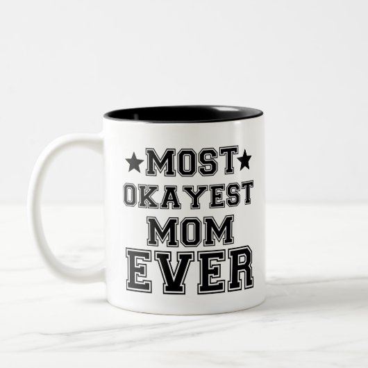 MEEST OKAYEST MOM OOIT TWEEKLEURIGE KOFFIEMOK (Links)