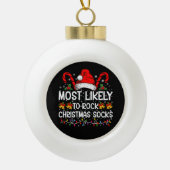 Meest waarschijnlijk om te rocken Christmas Sokken Keramische Bal Ornament (Voorkant)