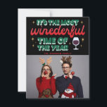 Meest Wonderful Time of the Year Red Script Foto Feestdagenkaart<br><div class="desc">Kerstpinguïn met Santa Pet Holiday Kaart</div>