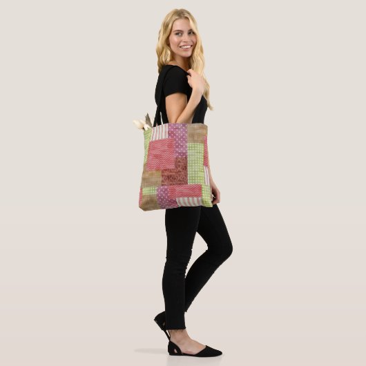 Meestal patchwork-landstijl kantelblokpatroon tote bag (Op model)