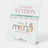 Meet The Mini Pink Sanitizing Station Reclamebord Met Voetstuk (Voorkant)