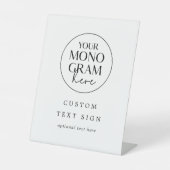 MEGHAN Monogram Zwart Wit Modern Custom Wedding Reclamebord Met Voetstuk (Voorkant)