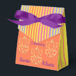 Mehndi Night Favor Box Bedankdoosjes<br><div class="desc">De gepersonaliseerde Mehndi Night bevoordeelt vakje,  geeft de tekst zelf uit wanneer u opdracht geeft tot. Neem contact met me op met vragen over de illustratie.</div>