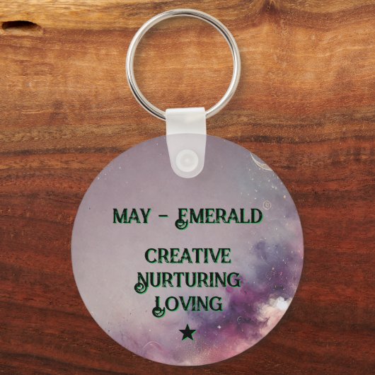 Mei Birthstone Sleutelhanger - Emerald Moth Design (Achterkant)