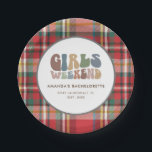Meidenavakantie Geruite Meisjes Weekend Retro Papieren Bordje<br><div class="desc">Omarm de geest van de ultieme meidenuit met onze papieren borden met op maat gemaakte retro-typografie voor een vrijgezellenweekend! Deze chic en stijlvolle borden dienen een functioneel doel voor een weekenduitstapje met je favoriete dames. Het bord toont een boeiende vintage-geïnspireerde "Girls Weekend"-typografie die perfect de lol en kameraadschap van je...</div>