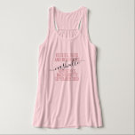 Meidenreis Persoonlijke Bestemming Beste Vriendinn Tanktop<br><div class="desc">Aangepaste Meisjes Weekend Reis Aangepaste Roze Tank Top met bewerkbare tekst en formulering voor je datum,  bestemming of locatie,  naam en leuke quote zoals "beste vriendinnen,  vrienden en drankjes" is een leuke en nuttige aandenken voor je reizen met vriendinnen of bruidsmeisjes.</div>