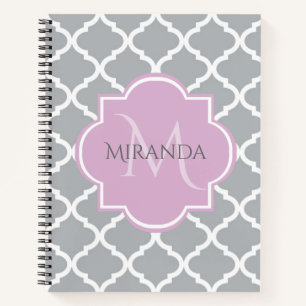 Meisgrijs Quatrefoil Lavender Monogram en naam Notitieboek