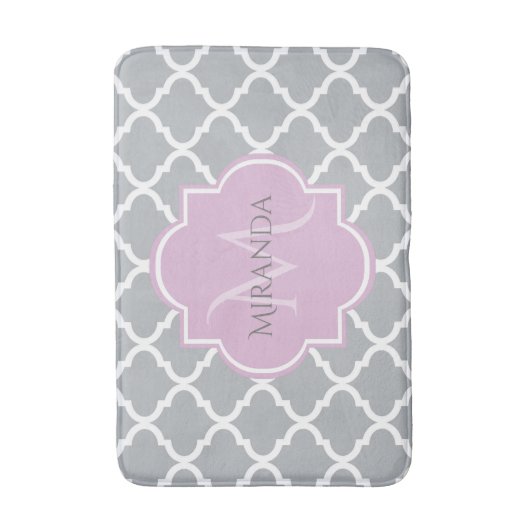 Meisgrijze Quatrefoil Lavender Monogram en naam Badmat (Voorkant Verticaal)