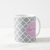 Meisgrijze Quatrefoil Lavender Monogram en naam Koffiemok (Voorkant rechts)