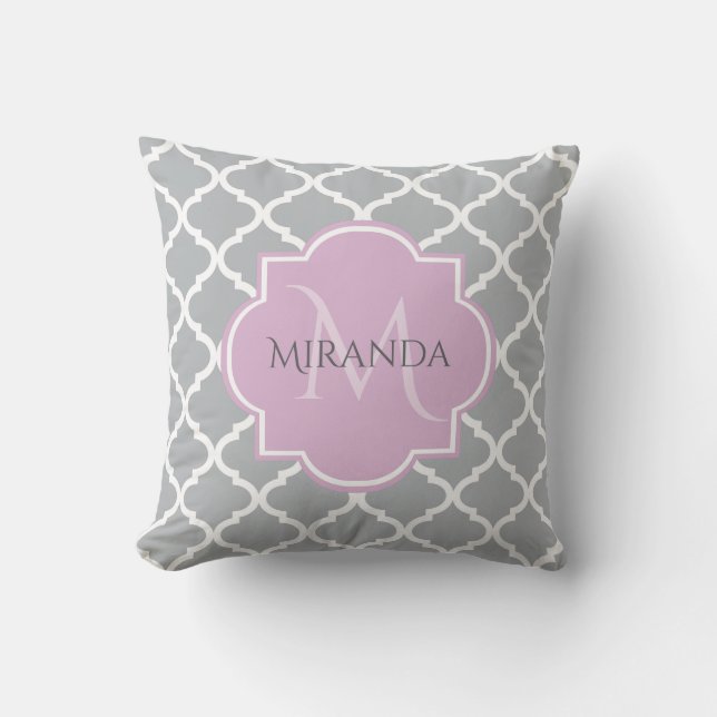 Meisgrijze Quatrefoil Lavender Monogram en naam Kussen (Voorkant)