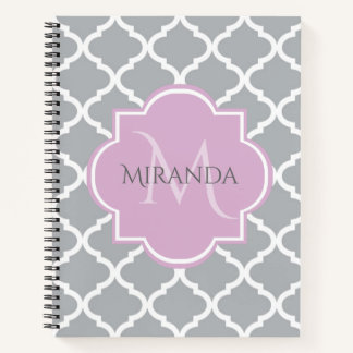 Meisgrijze Quatrefoil Lavender Monogram en naam Notitieboek