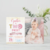 Meisje 2e verjaardag Uitnodiging twee zoete donut  (Staand voorkant)