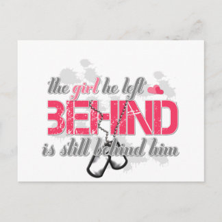 Meisje achter briefkaart