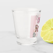 Meisje baas gedurfde brieven veranderen de wereld shot glas (Links)