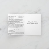 Meisje bakken koekjes met recept kerst Kaart (Binnen)