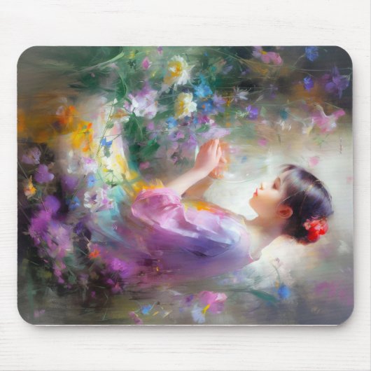 Meisje bewondering van een bloem in haar handen muismat (Voorkant)