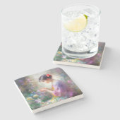 Meisje bewondering van een bloem in haar handen stenen onderzetter (Zijkant)