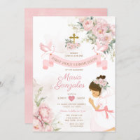 Meisje biddend Eerste Heilige Communie Roze Bloeme