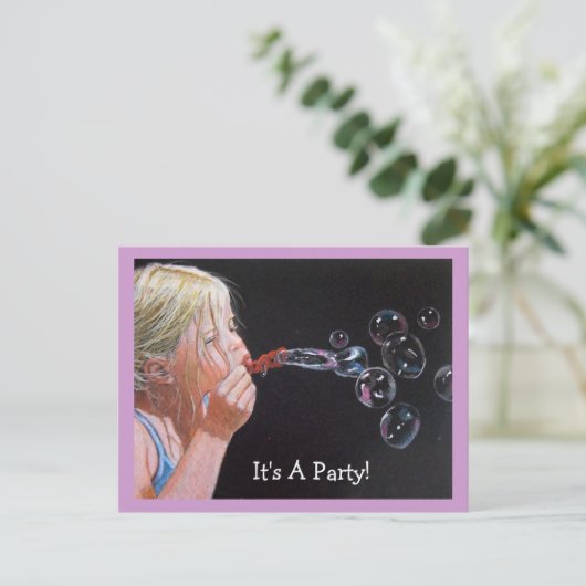 Meisje Blowing Bubbles: Uitnodiging voor verjaarda Briefkaart (Staand voorkant)