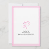 Meisje brengt uitnodiging voor Baby shower boeken  (Achterkant)