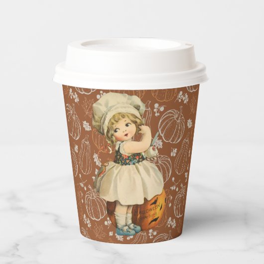 Meisje Carving Apple Halloween Papieren Bekers (Voorkant)