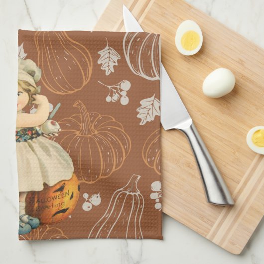 Meisje Carving Apple Halloween Theedoek (Quarter Fold)