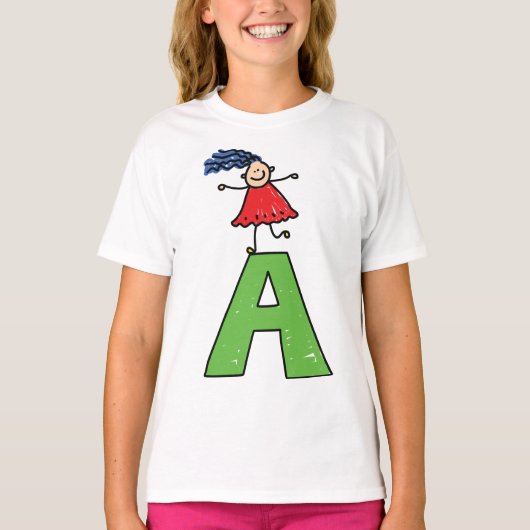 Meisje Dansen op Groene Brief Een Leuk Alfabet T-shirt (Voorkant)