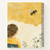 Meisje dat een hommel bekijkt notitieboek (Achterkant)