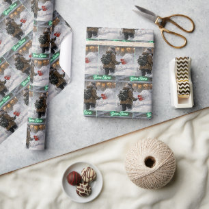 Meisje dat een pad naar een garenwinkel schept cadeaupapier