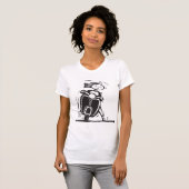 Meisje dat een scooter vrouw maakt t-shirt (Voorkant volledig)