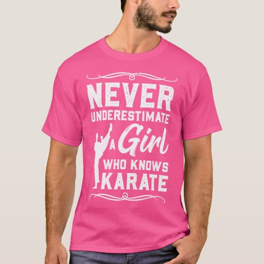 Meisje dat Karate Taekwondo of Judo kent T-shirt (Voorkant)