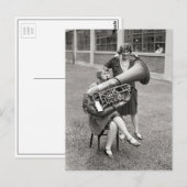 Meisje dat tuba speelt, 1928 briefkaart (Voorkant / Achterkant)