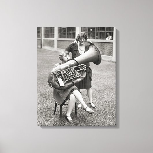 Meisje dat tuba speelt, 1928 canvas afdruk (Voorkant)