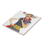 Meisje dat vliegvliegtuigen stort tegeltje (Zijkant)