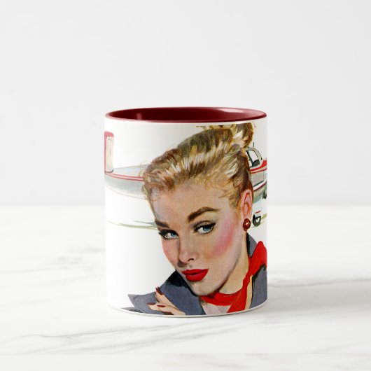 Meisje dat vliegvliegtuigen stort tweekleurige koffiemok (Center)