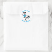 Meisje dat voetbalt ronde sticker (Tas)