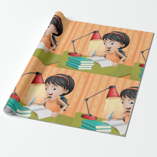 Meisje dat werkt op een desk wrapppapier cadeaupapier (Uitgerold)