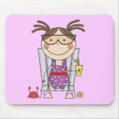 Meisje dat zich verplaatst naar Beach Tshirts en G Muismat (Voorkant)