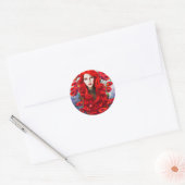 Meisje dat zich verschuilt in papaverbloemen ronde sticker (Envelop)