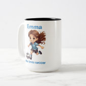 Meisje die houdt van voetbal met jouw naam tweekleurige koffiemok (Voorkant links)
