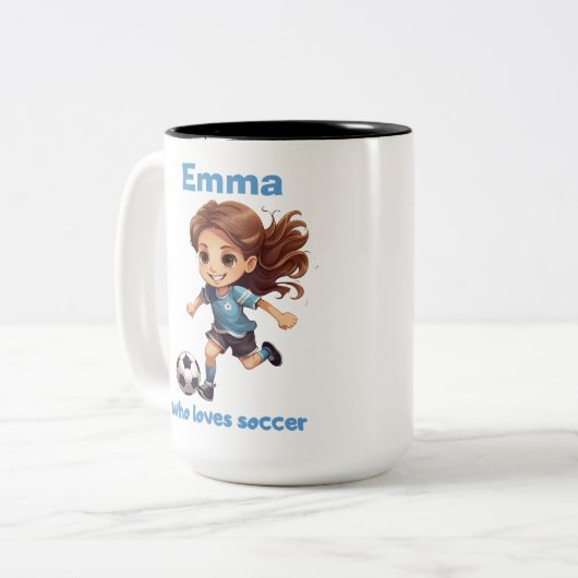 Meisje die houdt van voetbal met jouw naam tweekleurige koffiemok (Voorkant links)