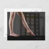 Meisje die op evenwichtsbalk lopen briefkaart (Voorkant / Achterkant)